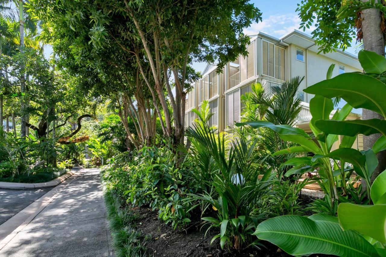 Port Douglas Apartments - Adults Only Oasis Екстер'єр фото
