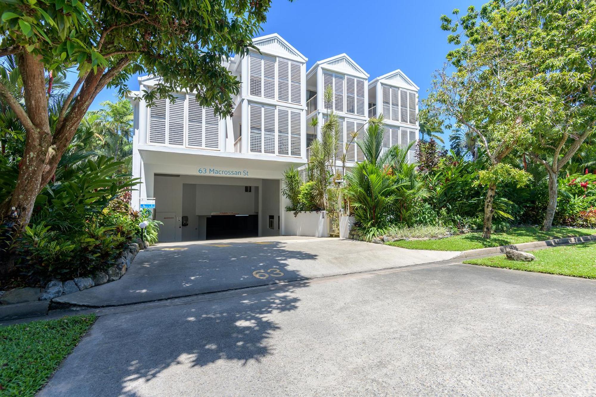 Port Douglas Apartments - Adults Only Oasis Екстер'єр фото