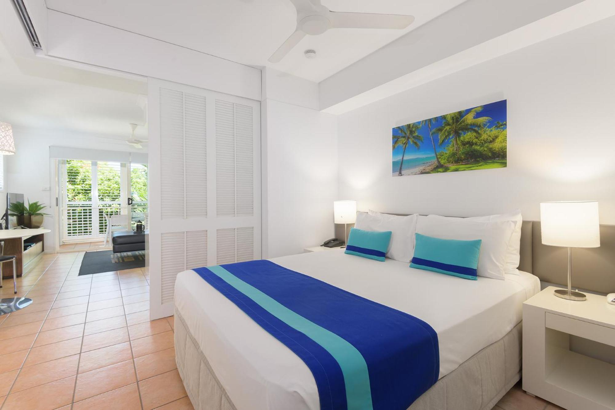 Port Douglas Apartments - Adults Only Oasis Екстер'єр фото