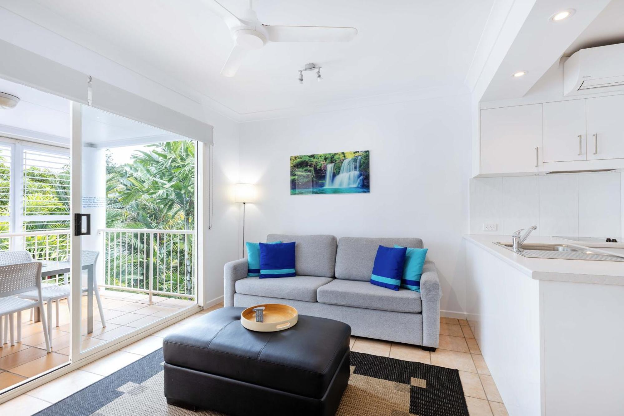 Port Douglas Apartments - Adults Only Oasis Екстер'єр фото
