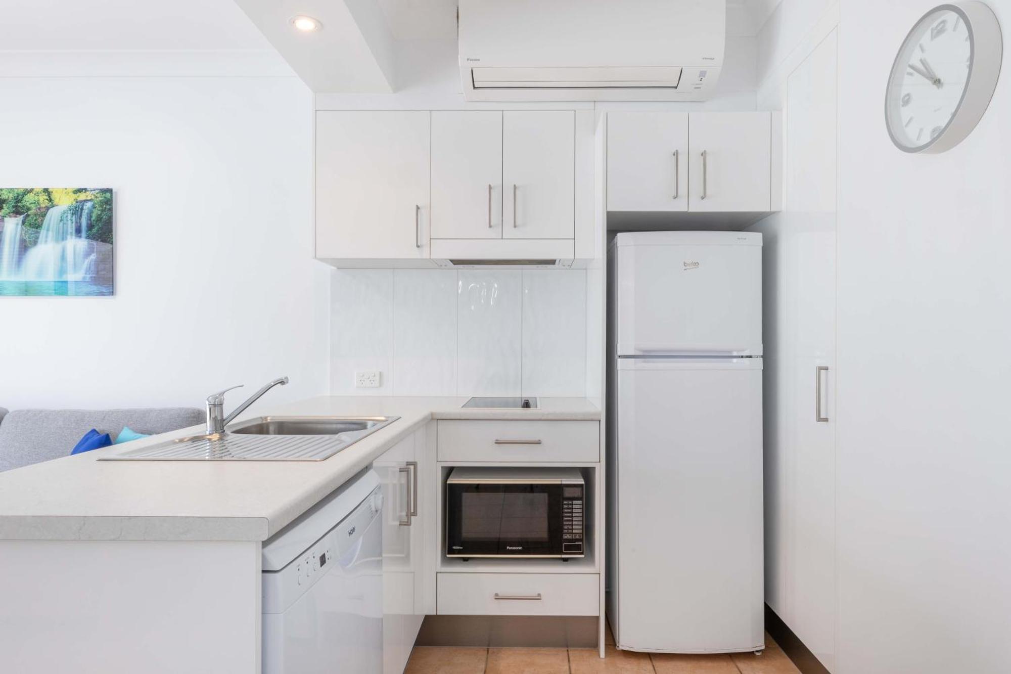 Port Douglas Apartments - Adults Only Oasis Екстер'єр фото